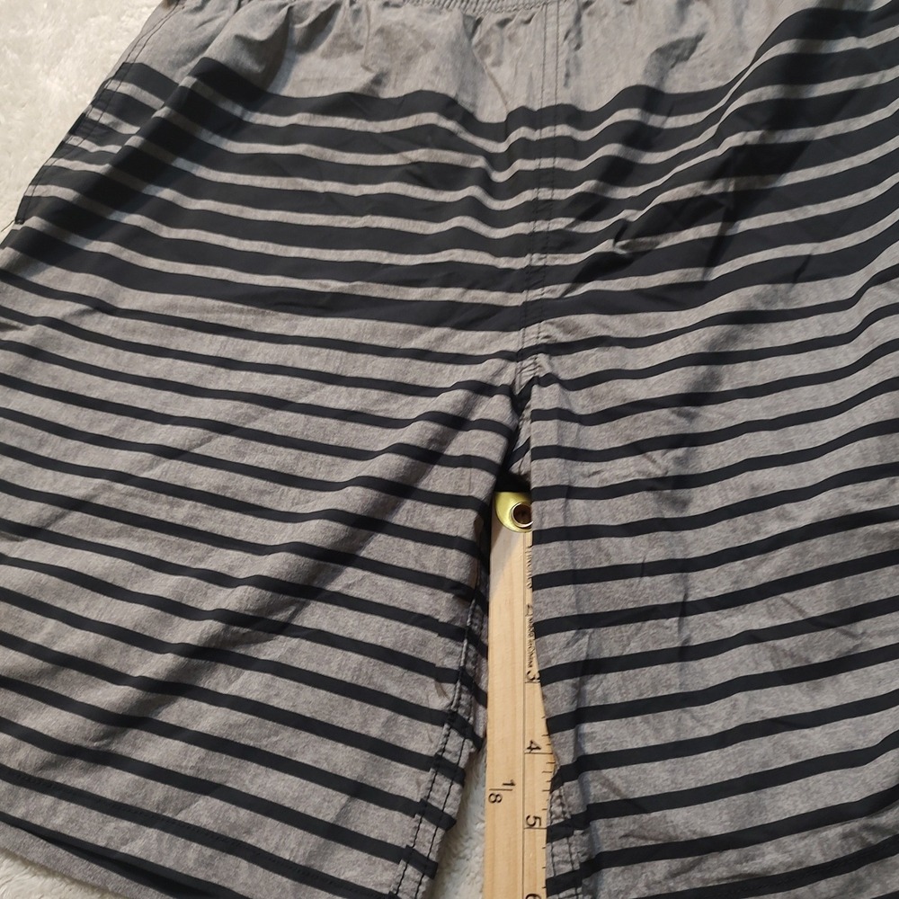 Kirkland Signature Mens Gray Black Striped Swim Shorts Size Medium Trunks 7in